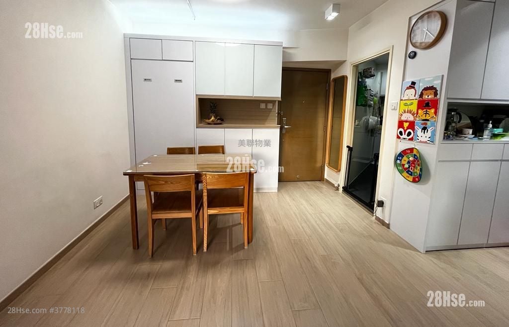 Conduit Tower Sell 2 Bedrooms , 1 Bathroom 567 ft²