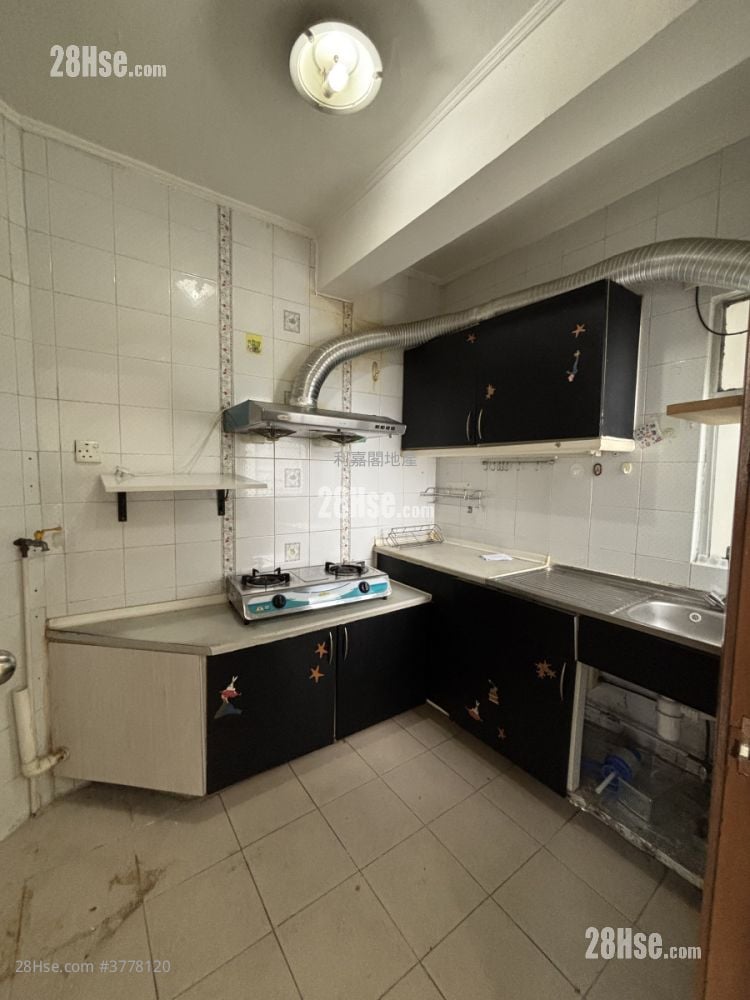 Kingswood Villas Sell 3 Bedrooms , 1 Bathroom 543 ft²