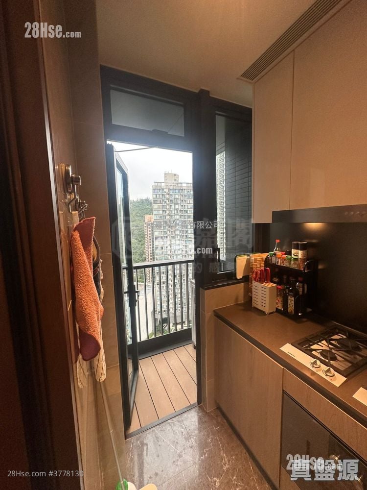 Maya Sell 2 Bedrooms , 1 Bathroom 495 ft²