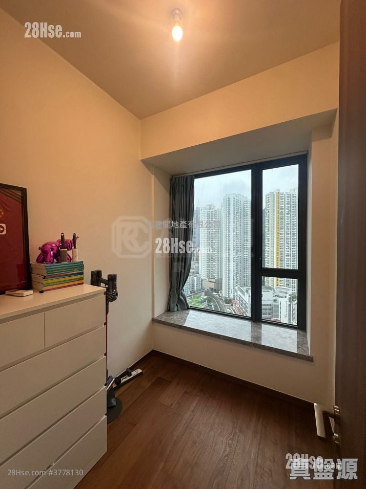 Maya Sell 2 Bedrooms , 1 Bathroom 495 ft²