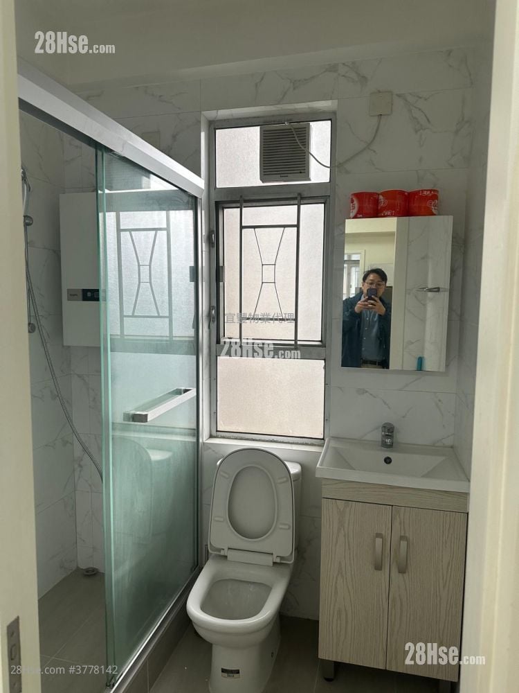 West Grand Court Rental 3 Bedrooms , 1 Bathroom