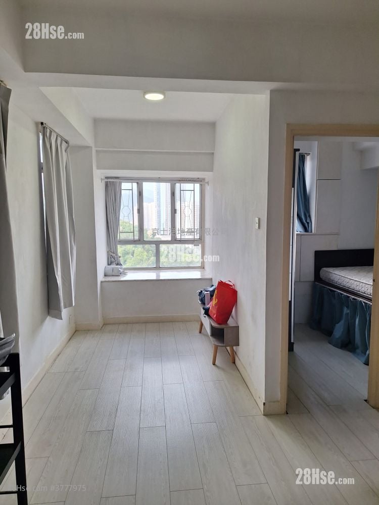 Golden Lion Garden Rental 266 ft²