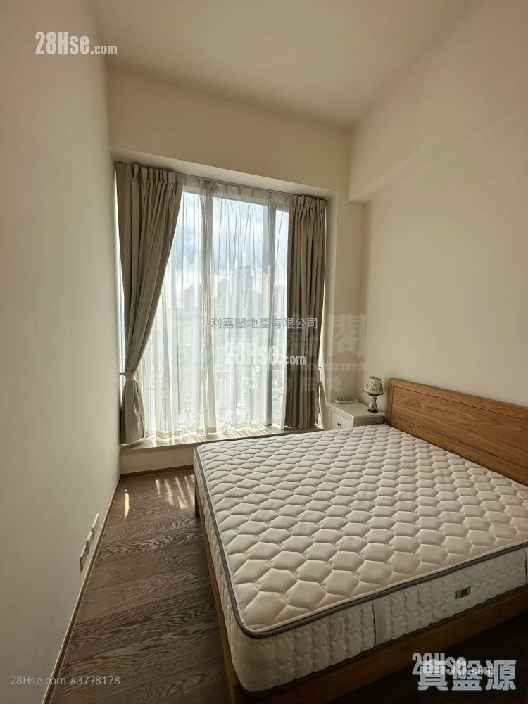 Soho 189 Sell 3 Bedrooms , 2 Bathrooms 1,569 ft²