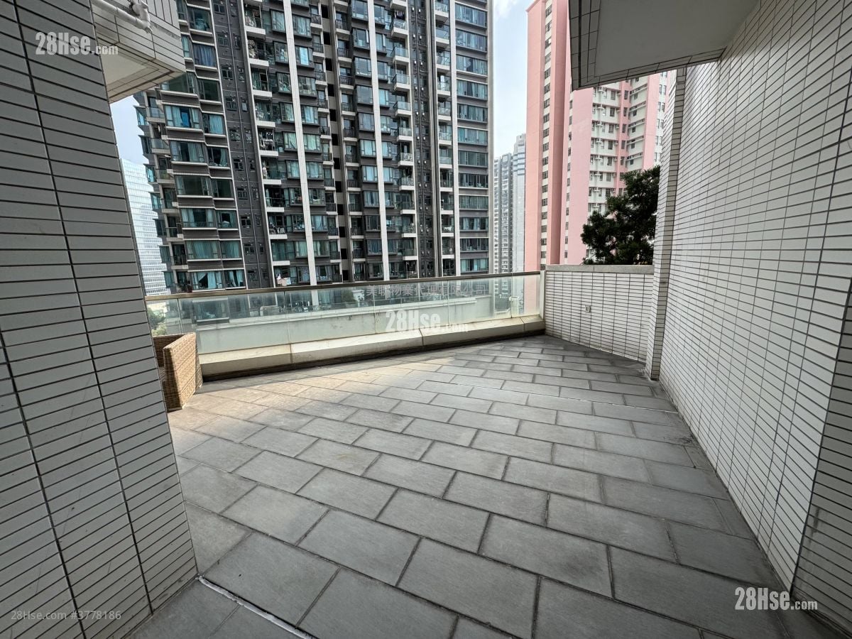 Lions Rise Sell 3 Bedrooms , 2 Bathrooms 699 ft²