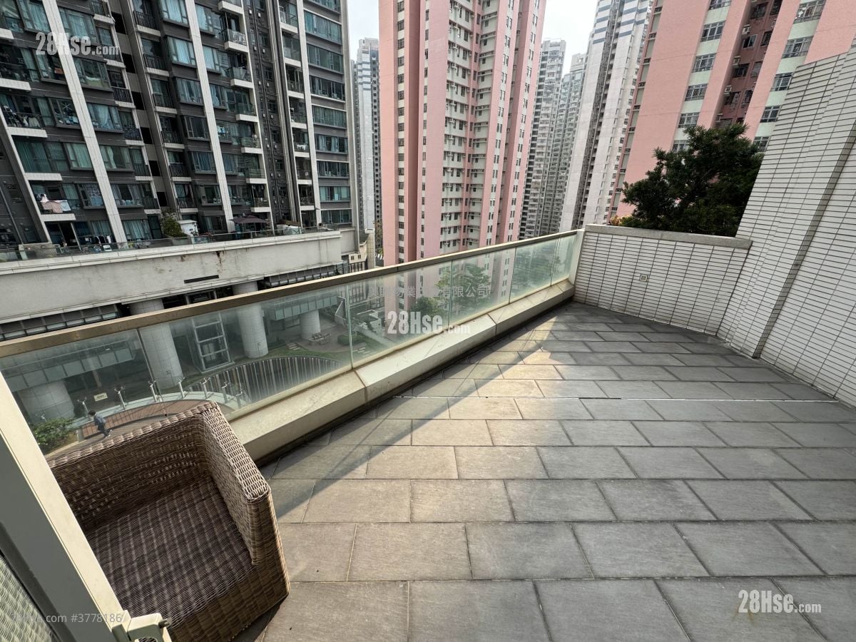 Lions Rise Sell 3 Bedrooms , 2 Bathrooms 699 ft²