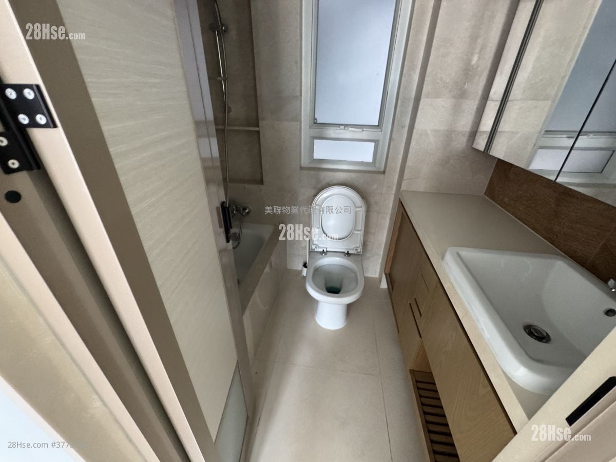 Lions Rise Sell 3 Bedrooms , 2 Bathrooms 699 ft²