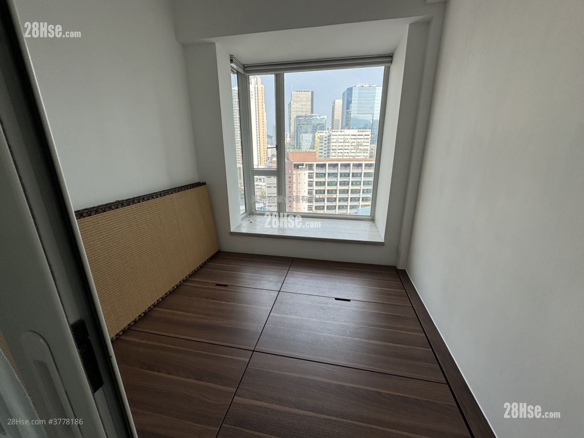 Lions Rise Sell 3 Bedrooms , 2 Bathrooms 699 ft²