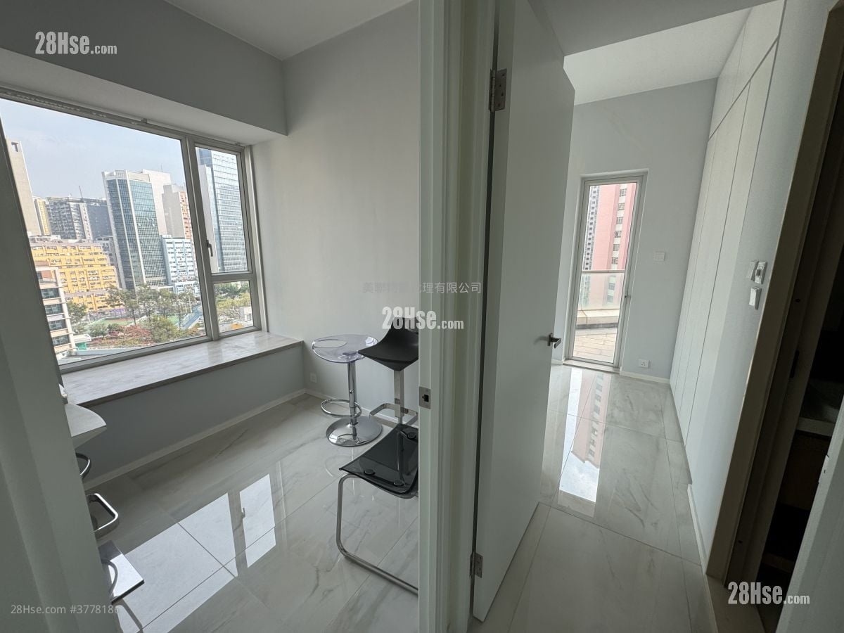 Lions Rise Sell 3 Bedrooms , 2 Bathrooms 699 ft²