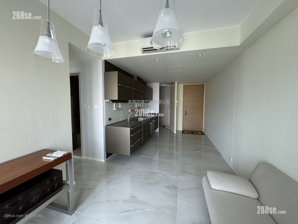 Lions Rise Sell 3 Bedrooms , 2 Bathrooms 699 ft²