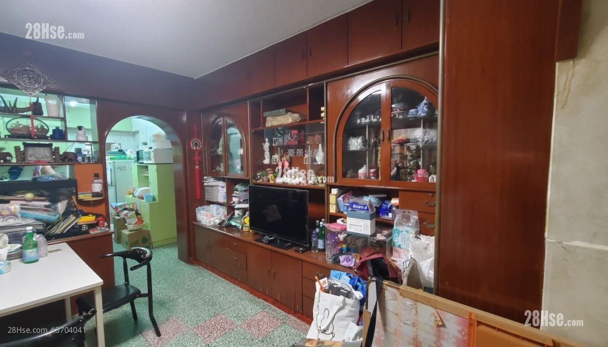 Tak Tung House Sell 3 Bedrooms , 1 Bathroom 583 ft²