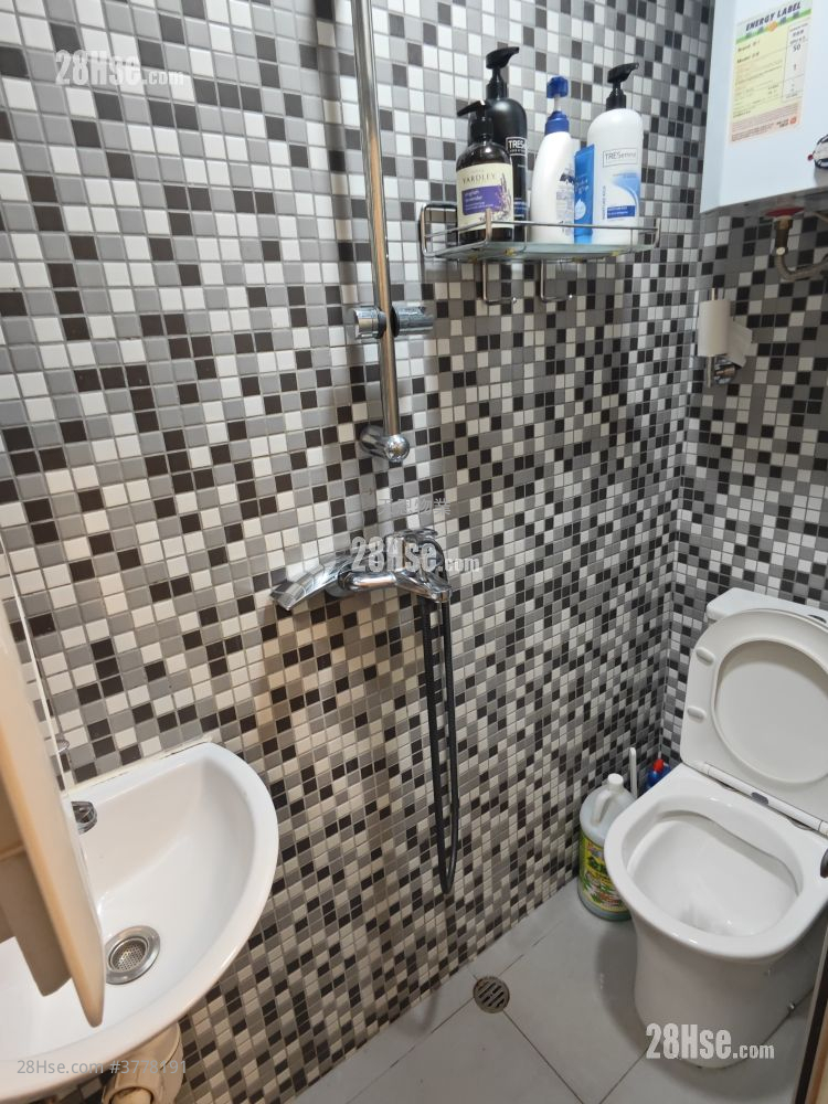 Wan Chai Rental 3 Bedrooms , 2 Bathrooms 535 ft²