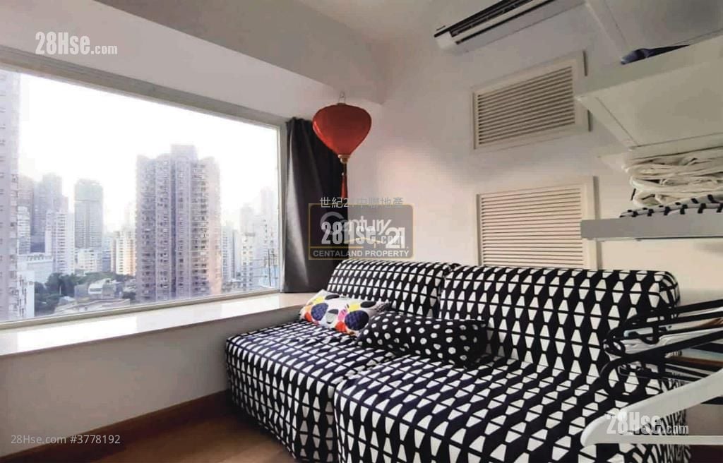 Centre Stage Sell 2 Bedrooms , 1 Bathroom 443 ft²
