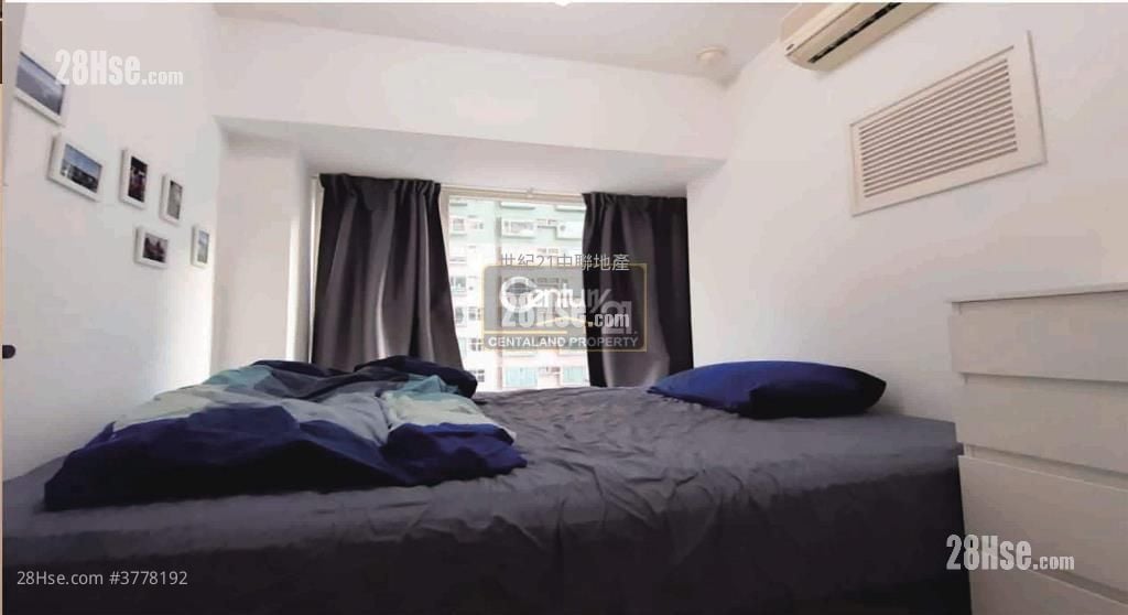 Centre Stage Sell 2 Bedrooms , 1 Bathroom 443 ft²