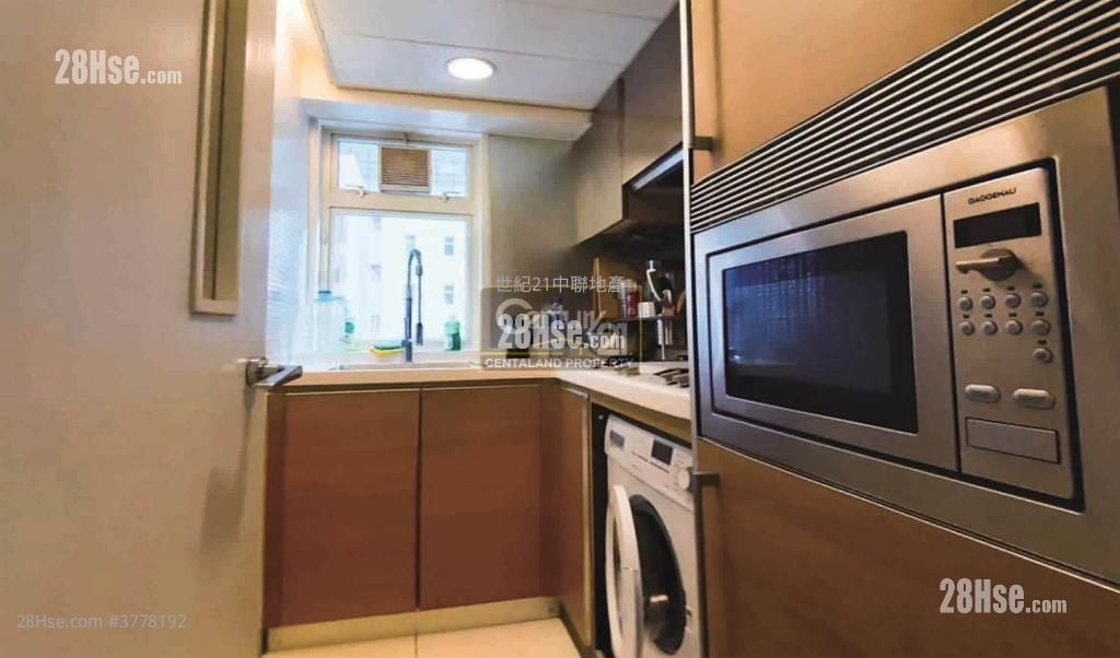 Centre Stage Sell 2 Bedrooms , 1 Bathroom 443 ft²