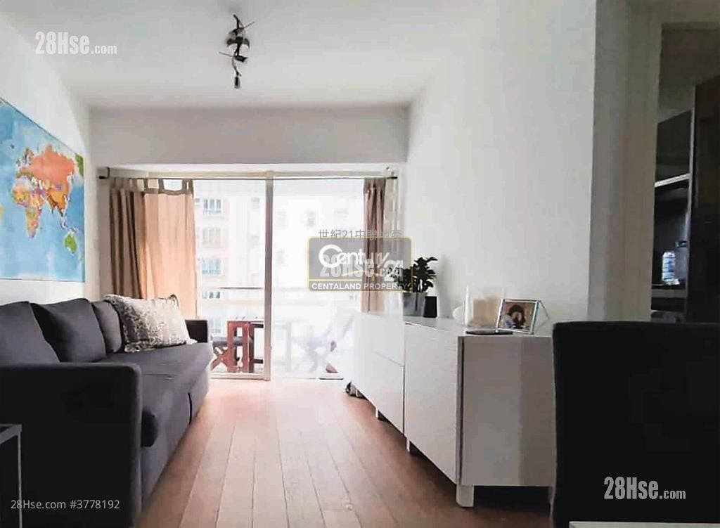 Centre Stage Sell 2 Bedrooms , 1 Bathroom 443 ft²