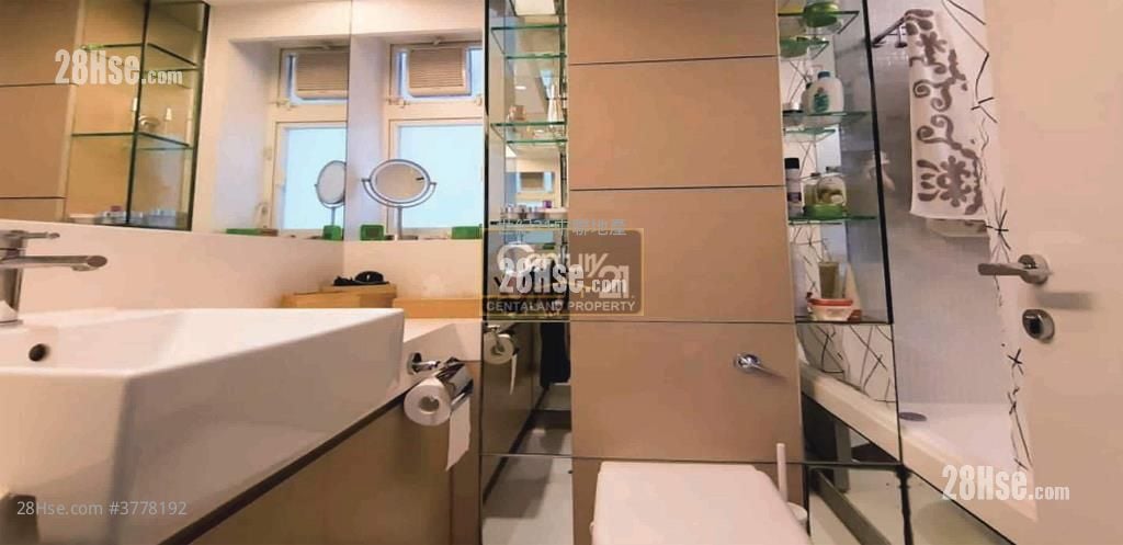 Centre Stage Sell 2 Bedrooms , 1 Bathroom 443 ft²