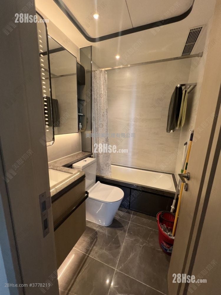 One Victoria Sell 3 Bedrooms , 1 Bathroom 598 ft²