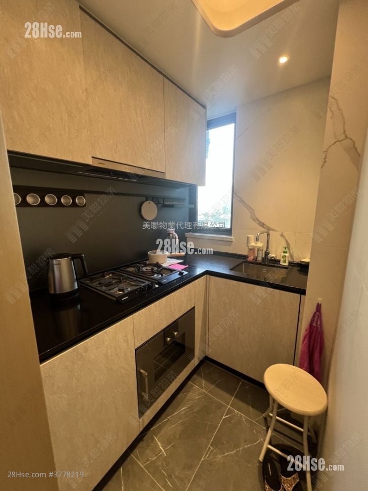 One Victoria Sell 3 Bedrooms , 1 Bathroom 598 ft²