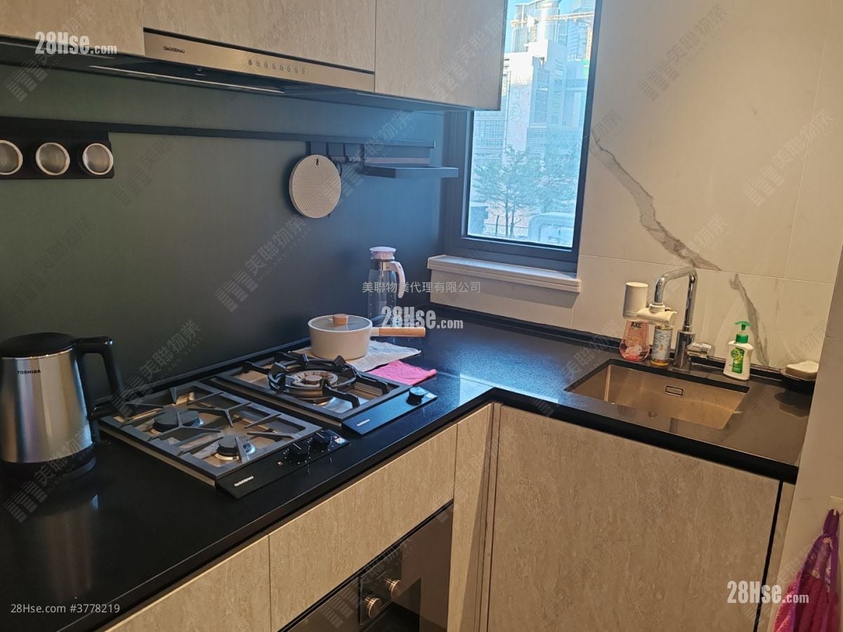 One Victoria Sell 3 Bedrooms , 1 Bathroom 598 ft²