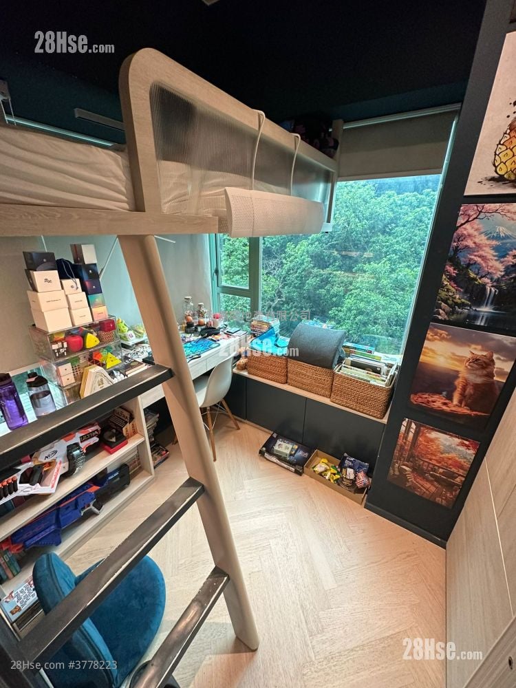 Y.i. Sell 3 Bedrooms 825 ft²