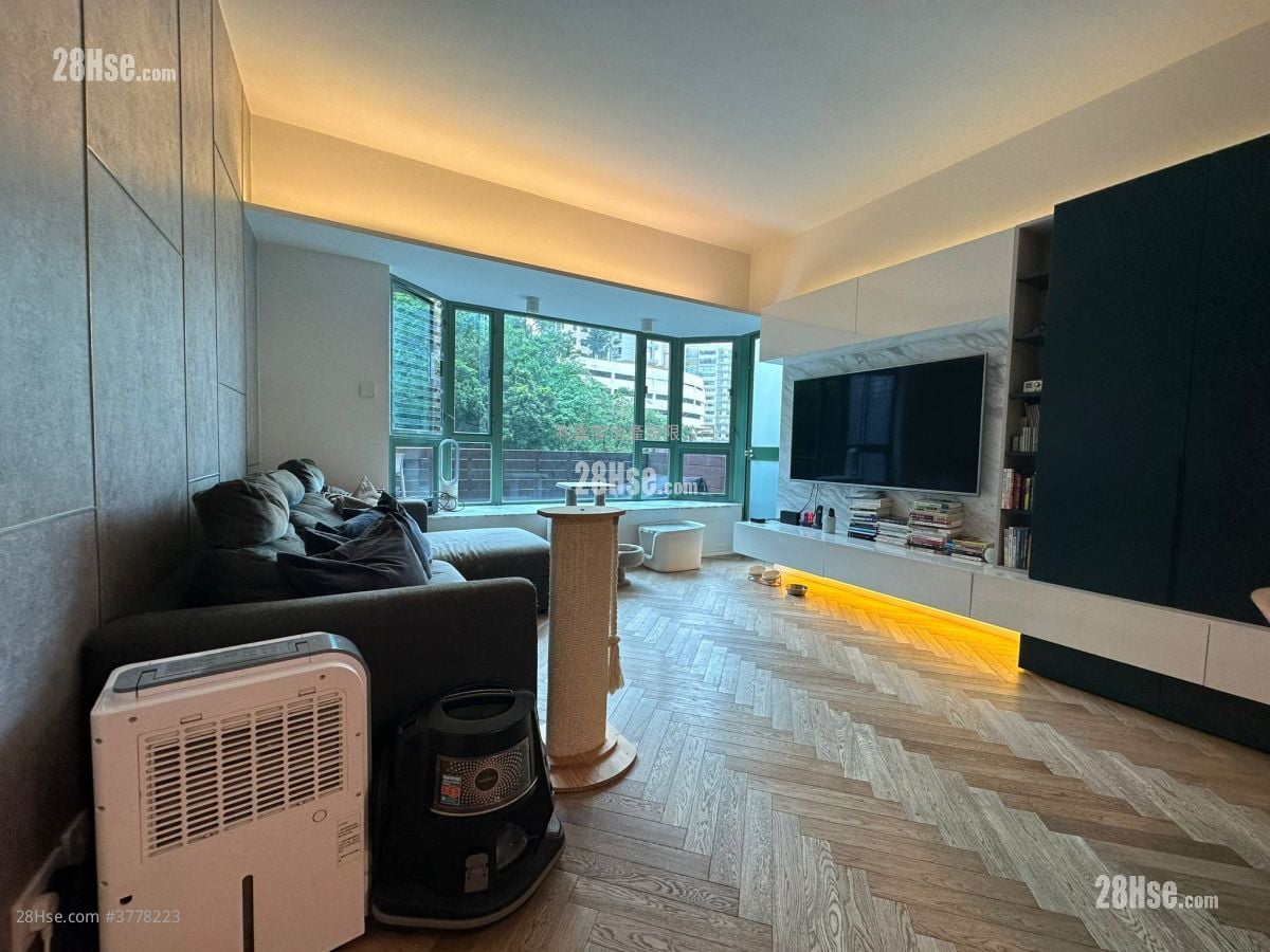 Y.i. Sell 3 Bedrooms 825 ft²