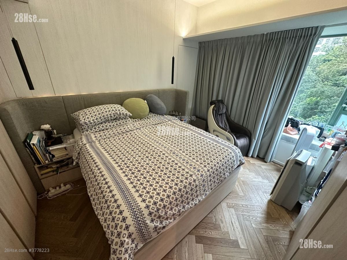 Y.i. Sell 3 Bedrooms 825 ft²