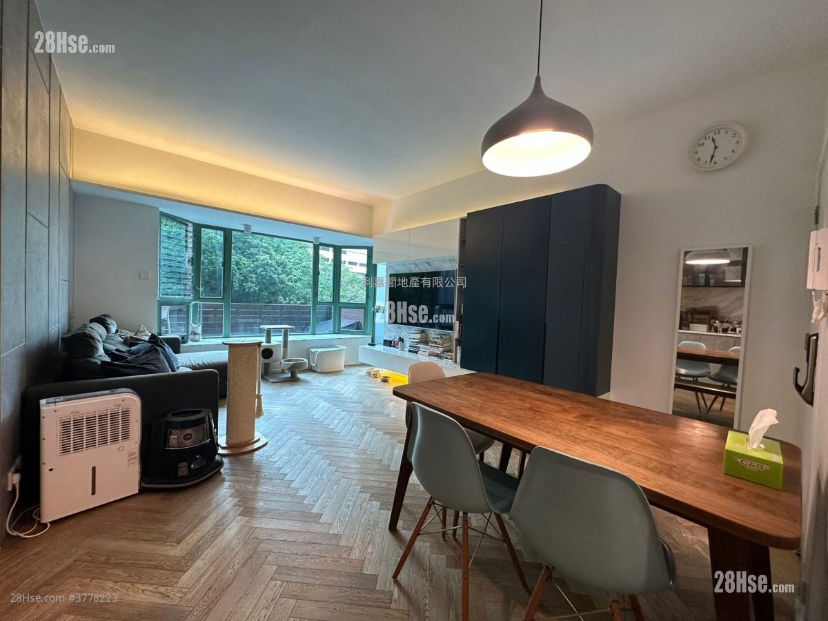 Y.i. Sell 3 Bedrooms 825 ft²