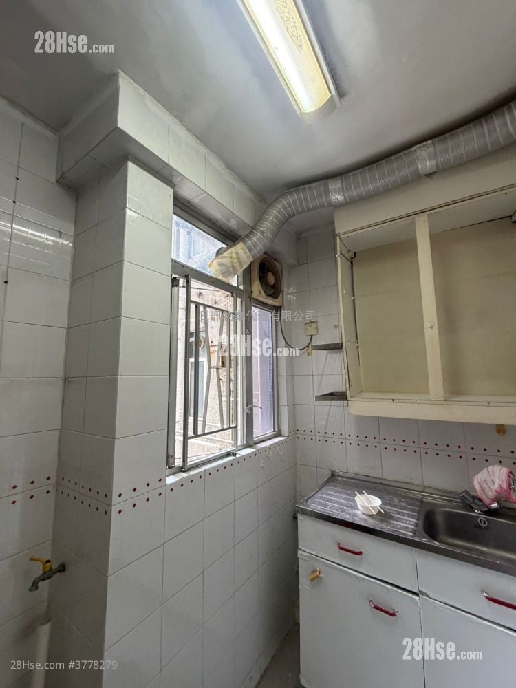 Riviera Gardens Rental 2 Bedrooms , 1 Bathroom 450 ft²