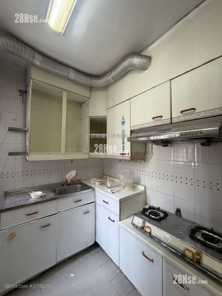 Riviera Gardens Rental 2 Bedrooms , 1 Bathroom 450 ft²