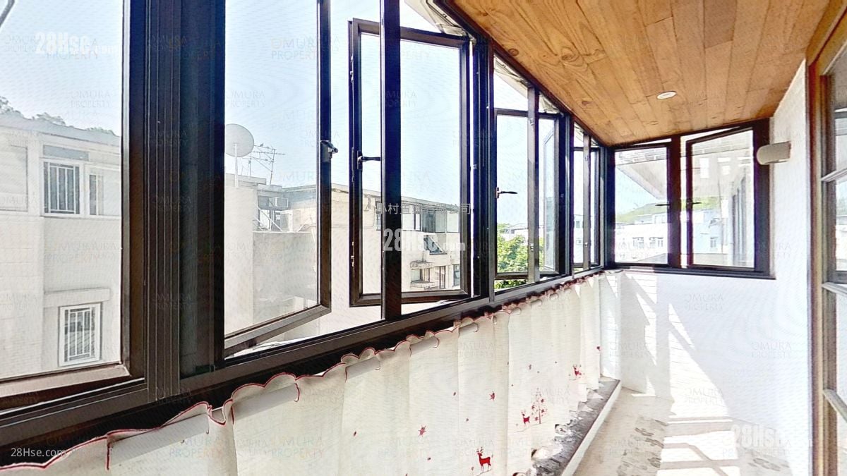 balcony: Chuen Yiu Terrace Sell 3 Bedrooms , 2 Bathrooms 700 ft²