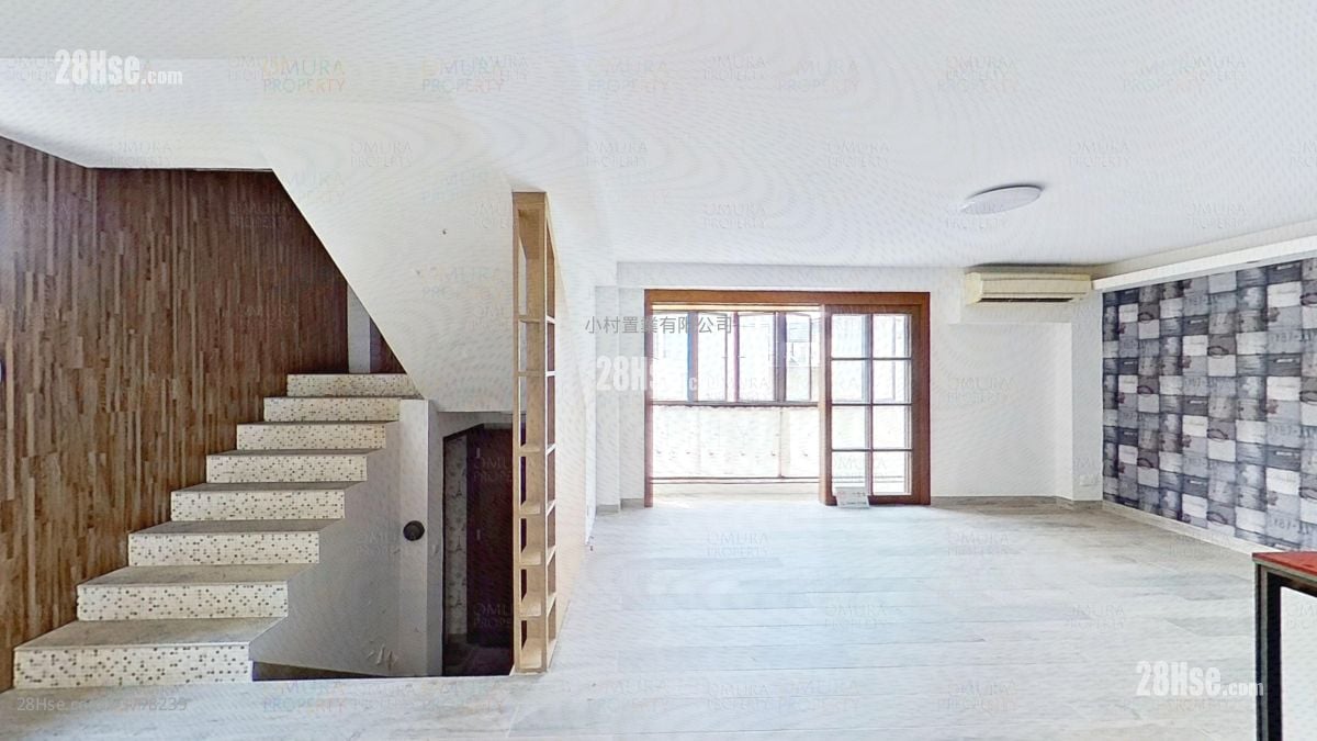 living room: Chuen Yiu Terrace Sell 3 Bedrooms , 2 Bathrooms 700 ft²