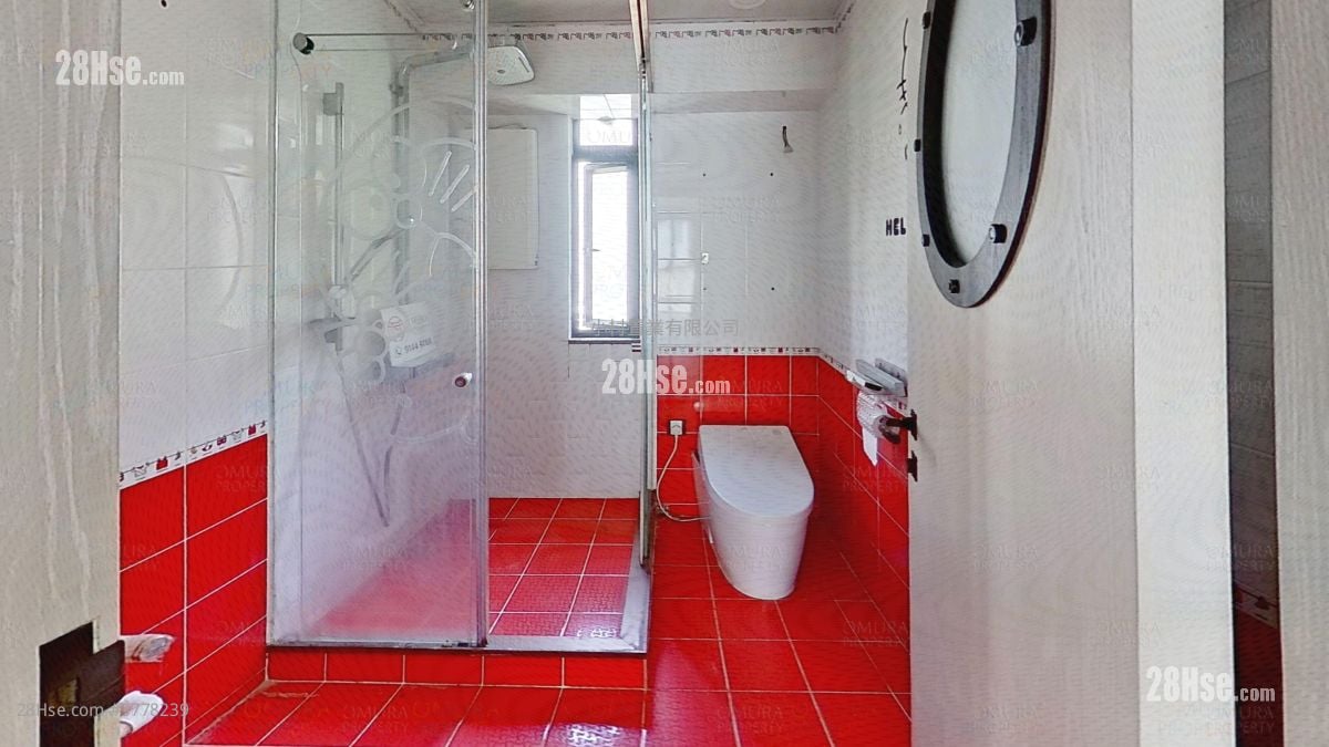 bathroom: Chuen Yiu Terrace Sell 3 Bedrooms , 2 Bathrooms 700 ft²