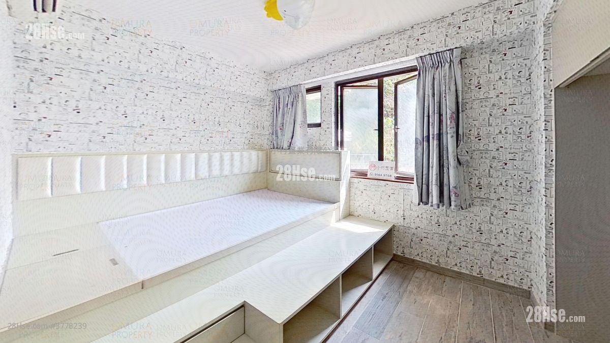 master room: Chuen Yiu Terrace Sell 3 Bedrooms , 2 Bathrooms 700 ft²