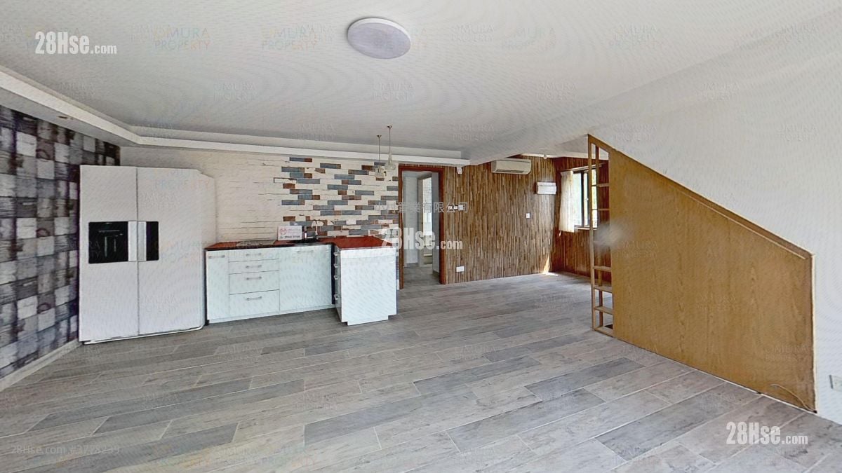 living room: Chuen Yiu Terrace Sell 3 Bedrooms , 2 Bathrooms 700 ft²