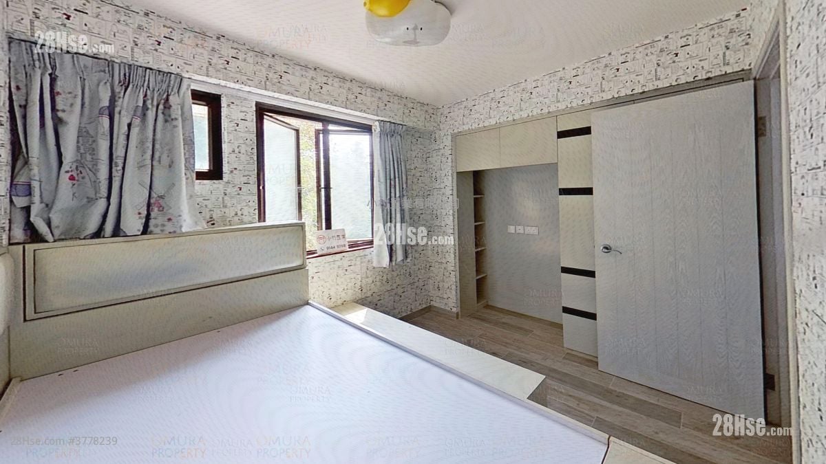 master room: Chuen Yiu Terrace Sell 3 Bedrooms , 2 Bathrooms 700 ft²