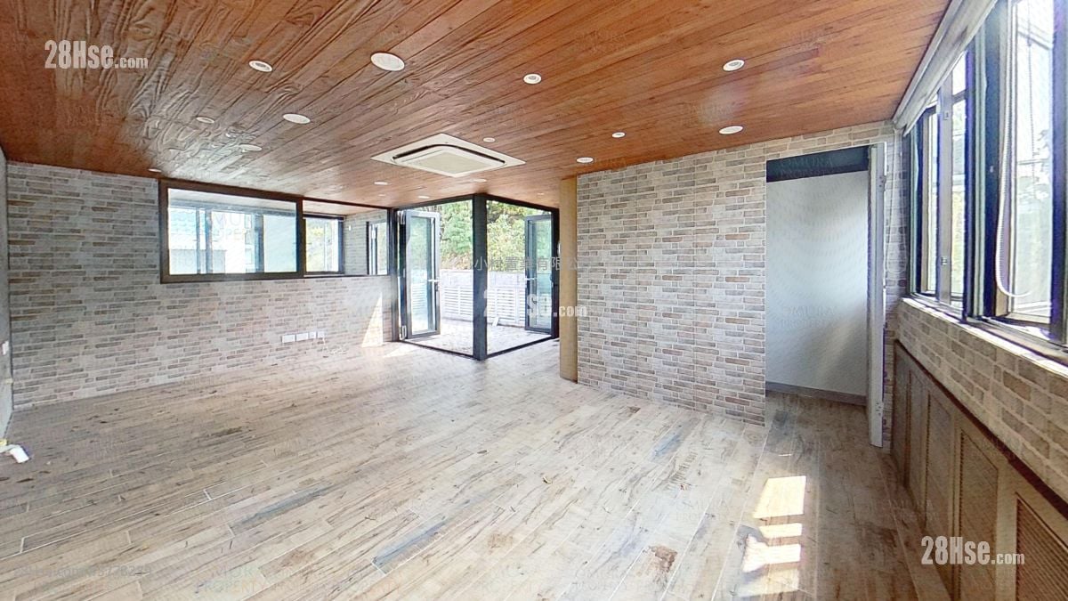 rooftoop: Chuen Yiu Terrace Sell 3 Bedrooms , 2 Bathrooms 700 ft²