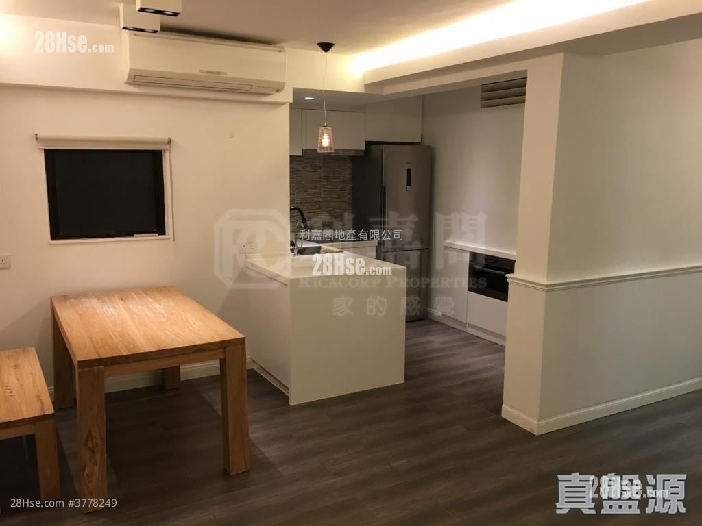 Fortress Garden Sell 2 Bedrooms , 2 Bathrooms 652 ft²