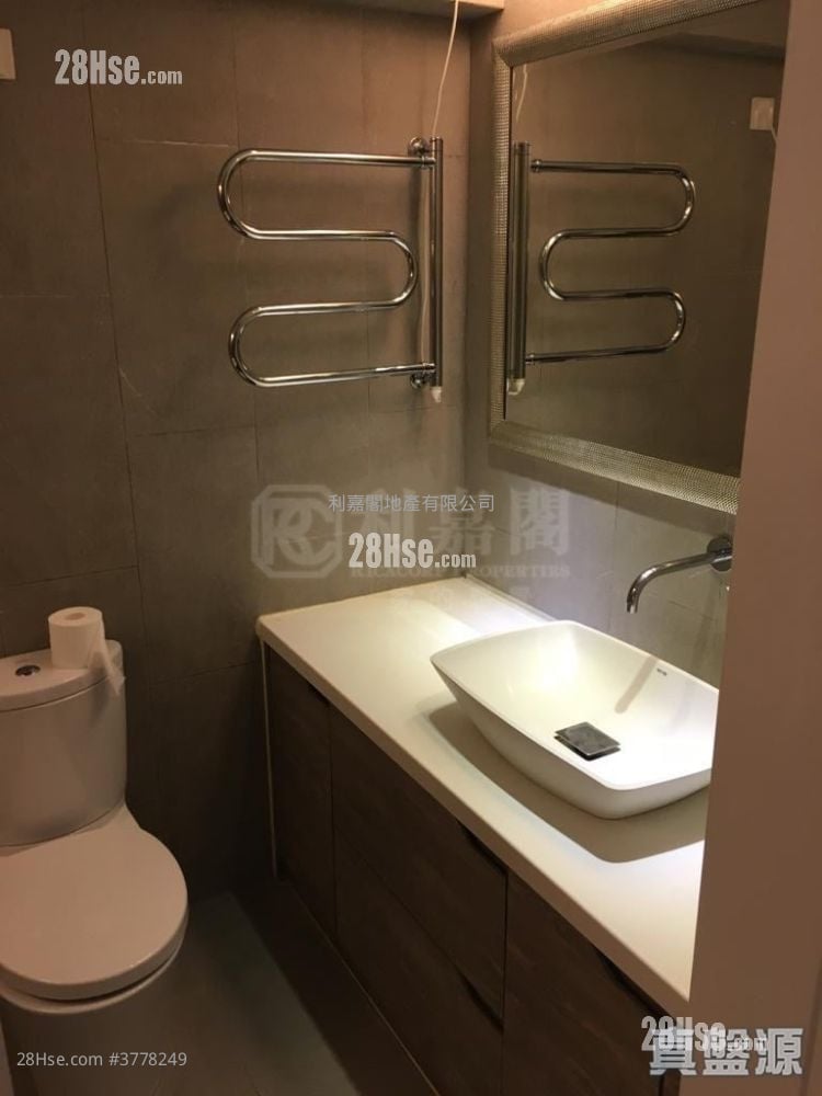 Fortress Garden Sell 2 Bedrooms , 2 Bathrooms 652 ft²