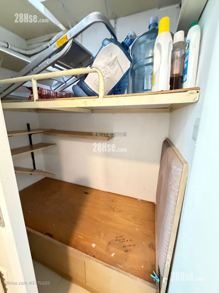 The Victoria Towers Rental 3 Bedrooms , 2 Bathrooms 750 ft²