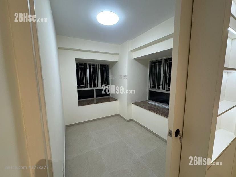 Ho Shun King Building Sell 2 Bedrooms , 1 Bathroom