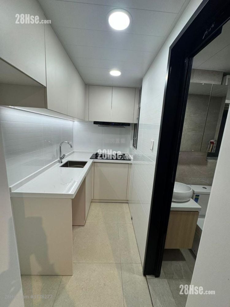 Ho Shun King Building Sell 2 Bedrooms , 1 Bathroom