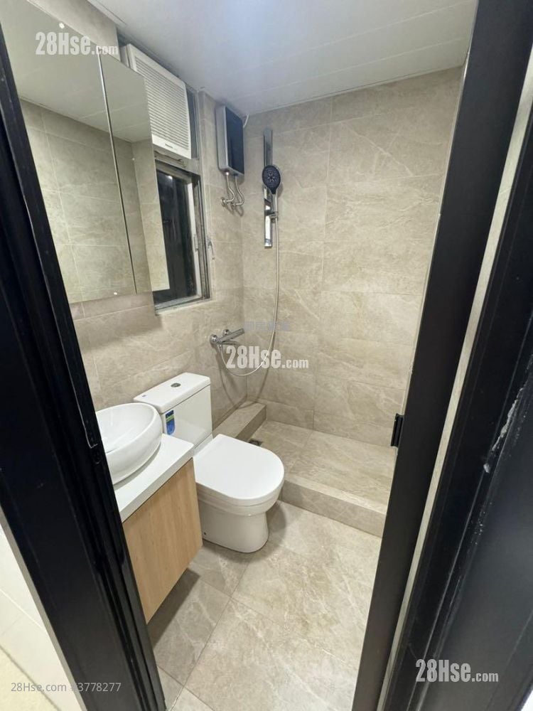 Ho Shun King Building Sell 2 Bedrooms , 1 Bathroom