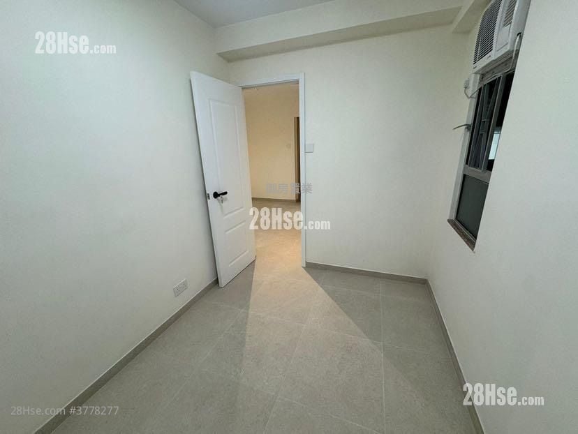 Ho Shun King Building Sell 2 Bedrooms , 1 Bathroom