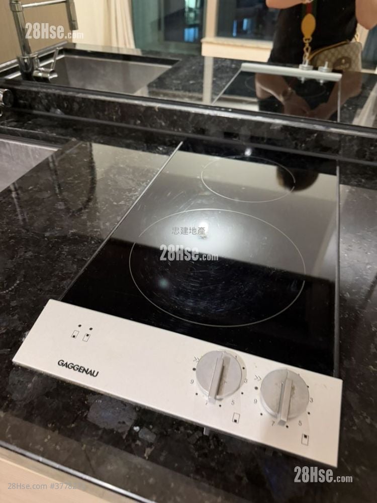 The Avenue Sell Studio , 1 Bathroom 346 ft²