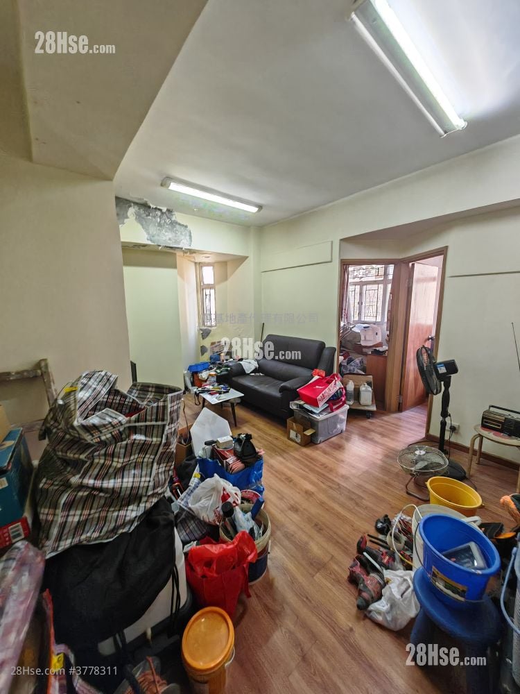 Po Hing Building Sell 2 Bedrooms , 1 Bathroom 420 ft²