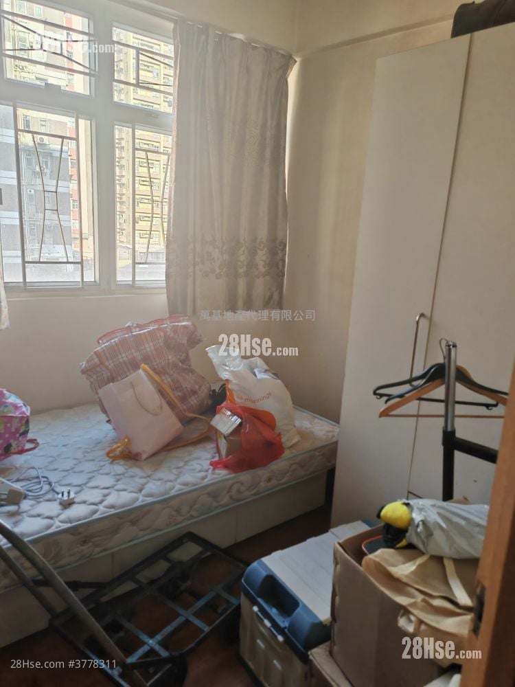 Po Hing Building Sell 2 Bedrooms , 1 Bathroom 420 ft²
