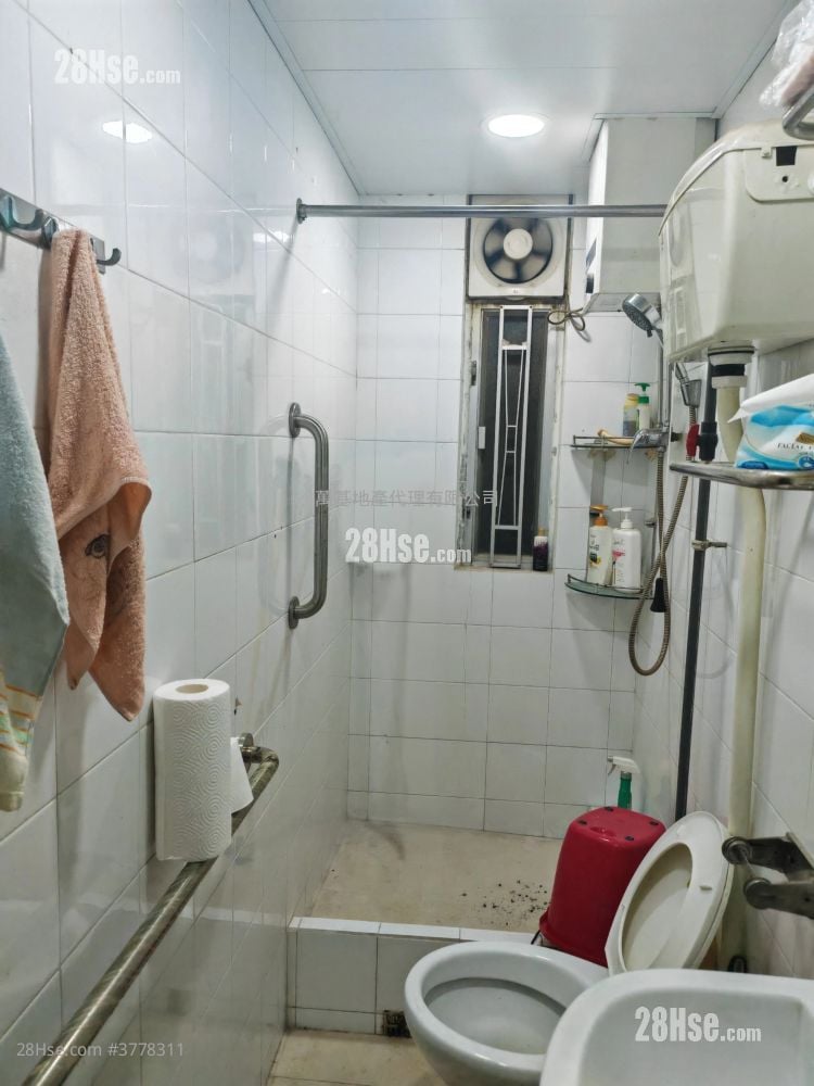 Po Hing Building Sell 2 Bedrooms , 1 Bathroom 420 ft²