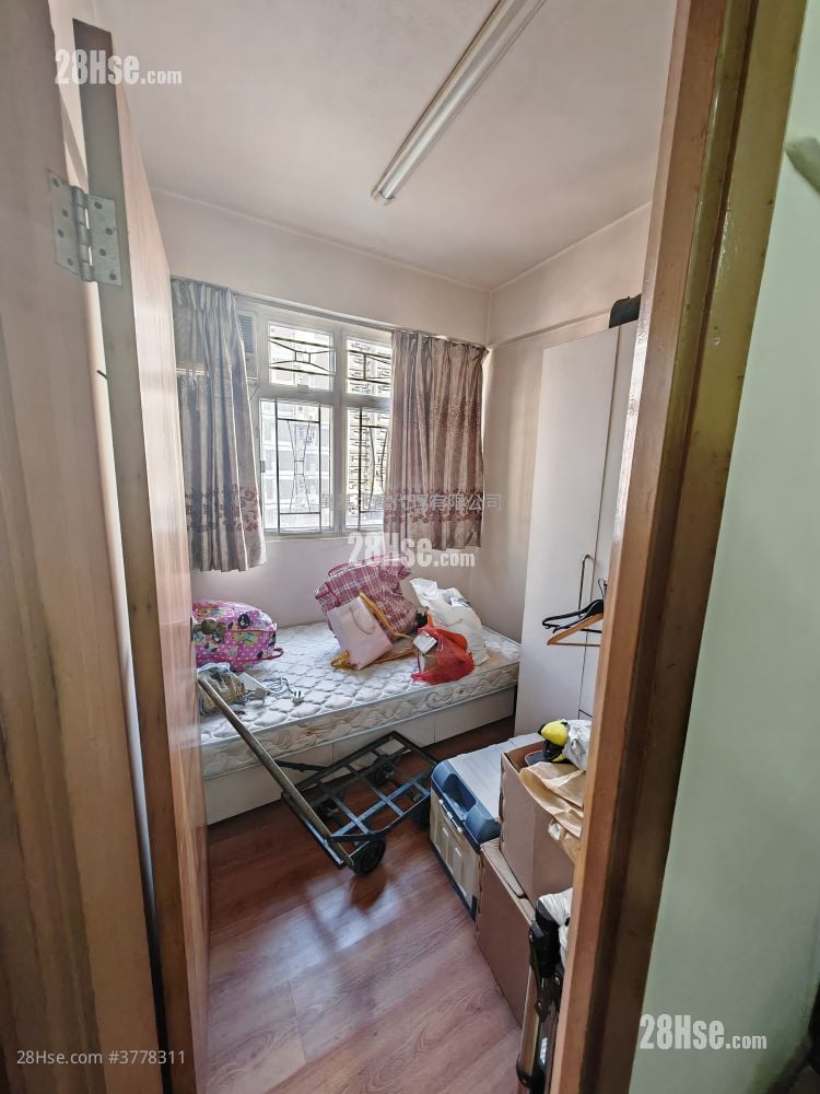 Po Hing Building Sell 2 Bedrooms , 1 Bathroom 420 ft²