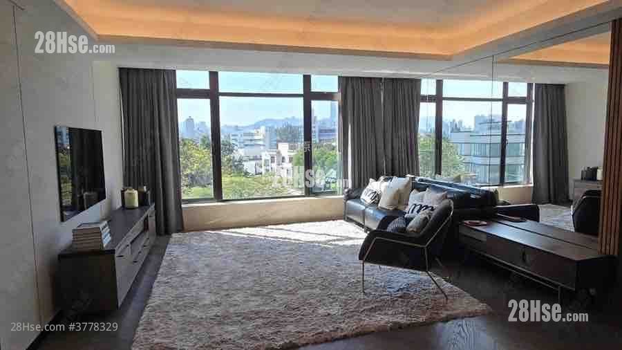 Hillsea Court Rental 3 Bedrooms , 2 Bathrooms 1,239 ft²