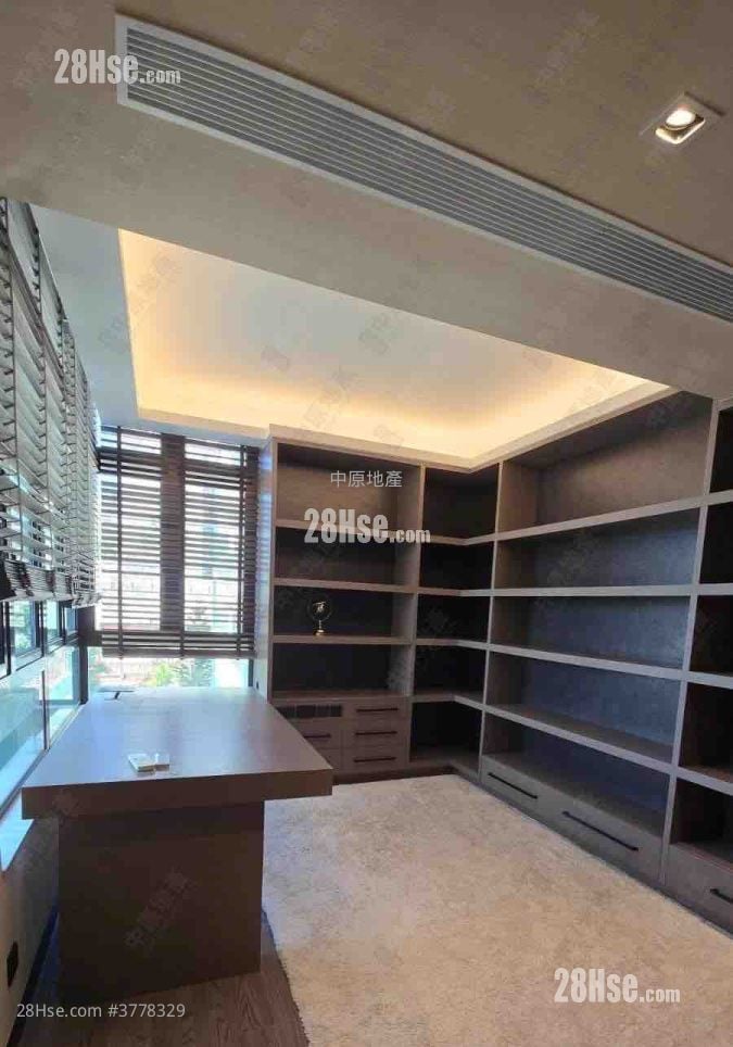 Hillsea Court Rental 3 Bedrooms , 2 Bathrooms 1,239 ft²